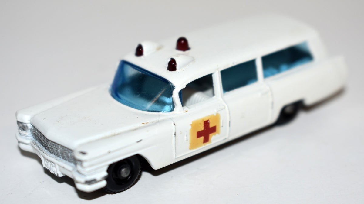 Matchbox Regular Wheels (54B-2) S&S Cadillac Ambulance