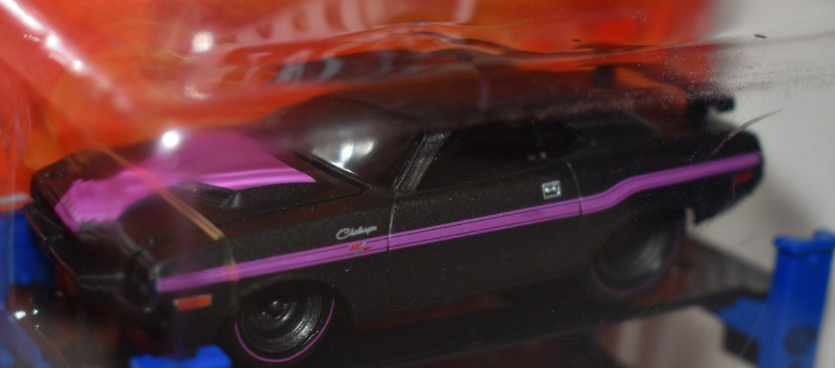 M2 Machines Auto Lift - 1970 Dodge Challenger R/T