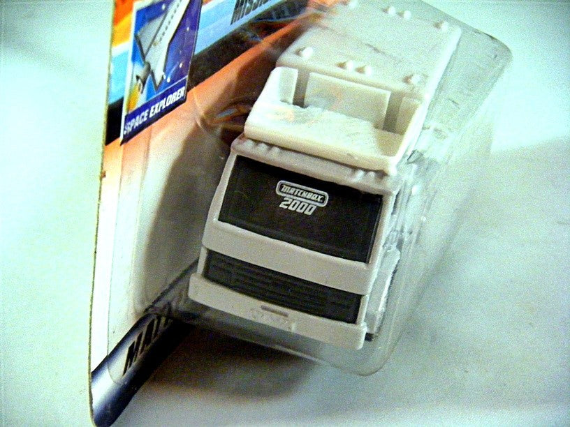 Matchbox 2000 Millennium Logo Chase Series - Airport Food Service Scissors Truck