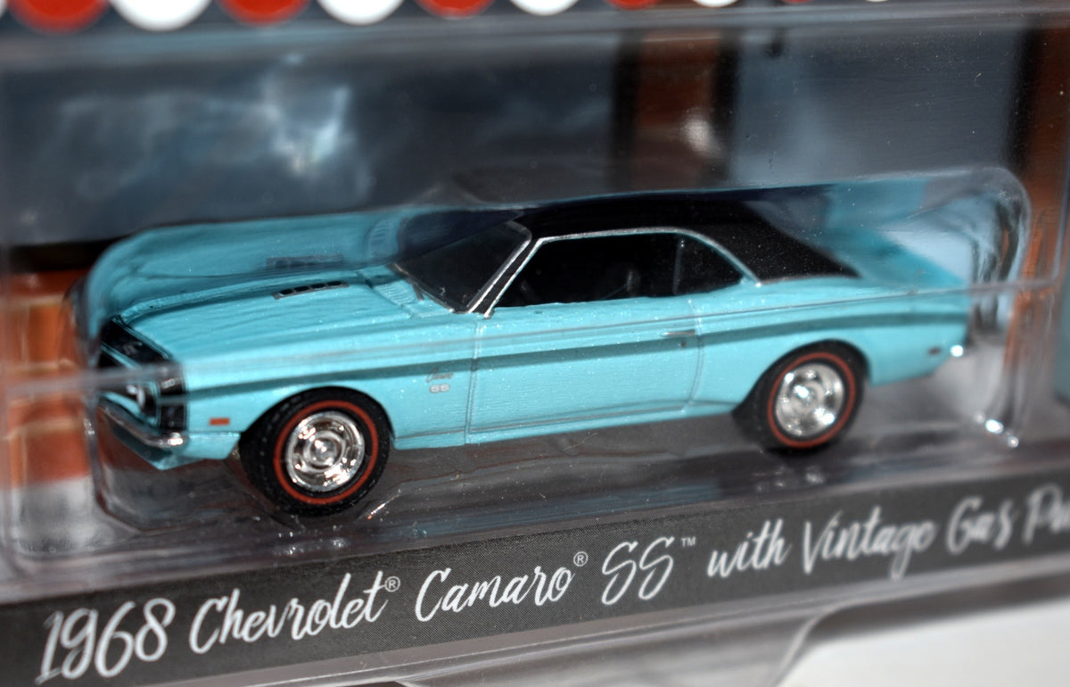 Greenlight Hobby Shop - 1968 Chevrolet Camaro SS with Vintage Gas Pump