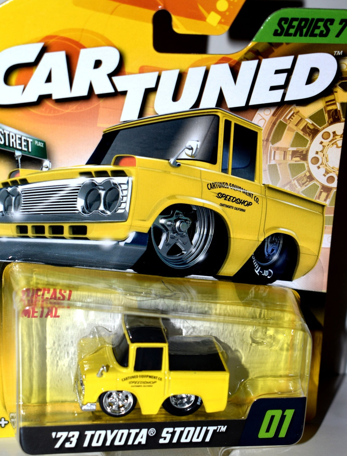 MGA Entertainment - CarTuned - 1973 Toyota Stout Pickup Truck