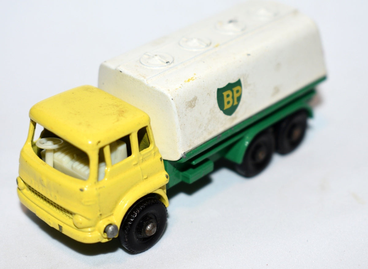 Matchbox Regular Wheels (MB25C-1) - BP Bedford Petrol Tanker
