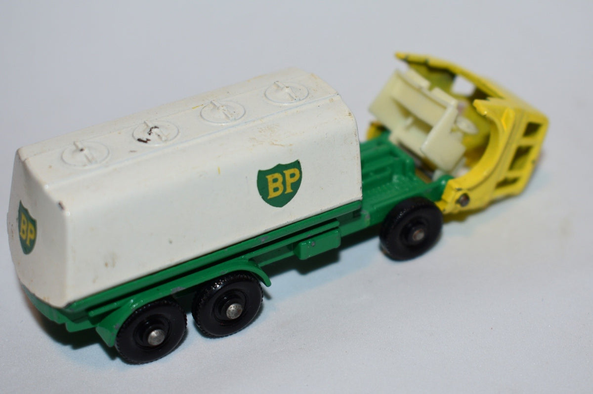Matchbox Regular Wheels (MB25C-1) - BP Bedford Petrol Tanker