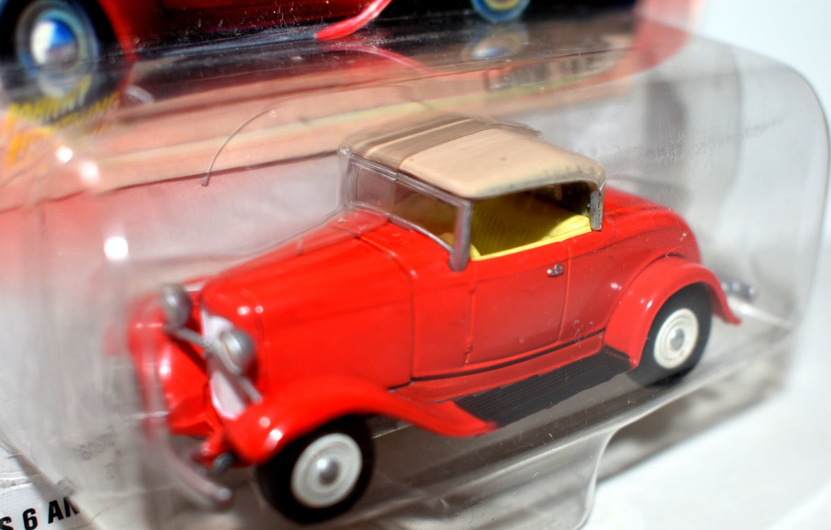 Johnny Lightning  Classic Gold - 1932 Full Fender Ford Roadster