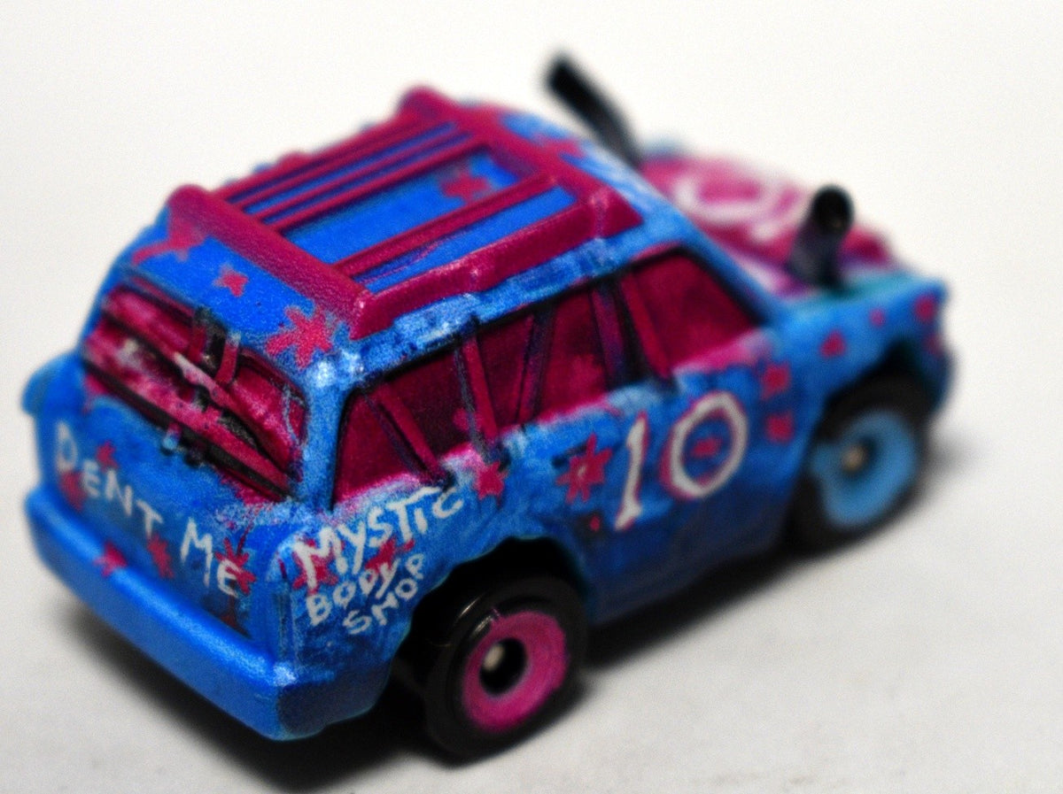 Disney Cars - HO Scale - Blind Spot - Demolition Derby Station Wagon