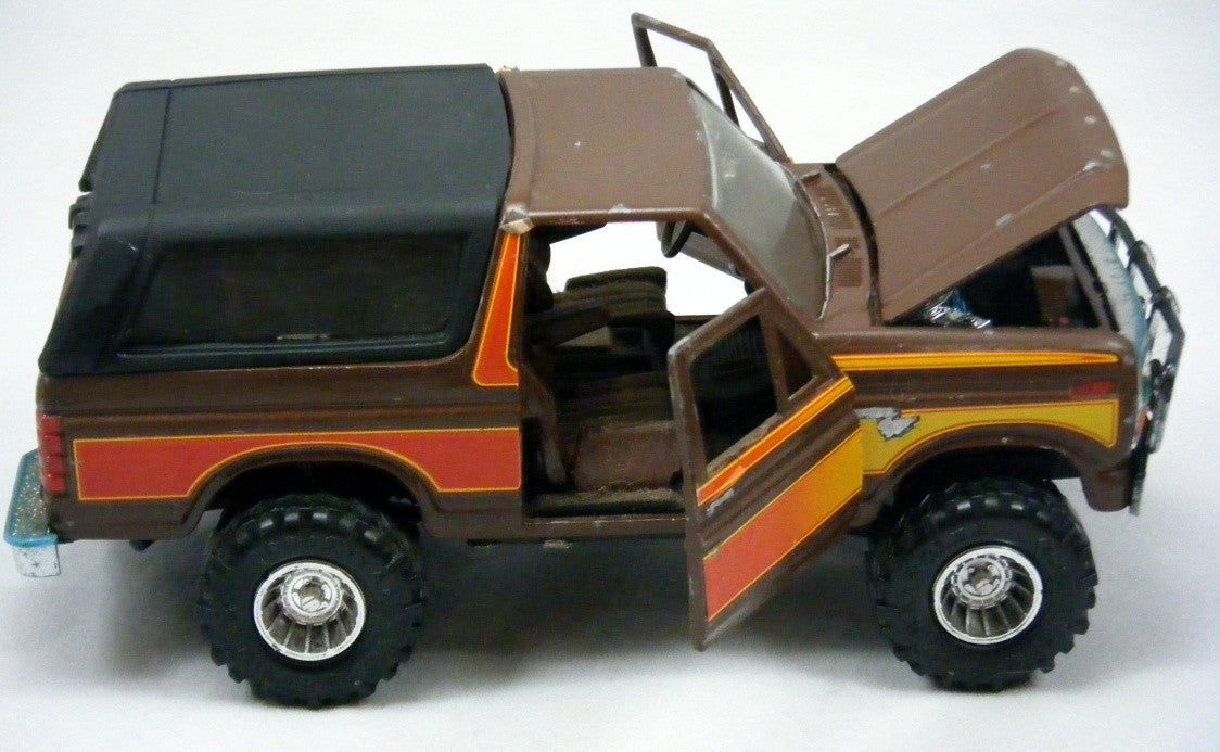 Ertl  -  Ford Bronco with removable top/bed