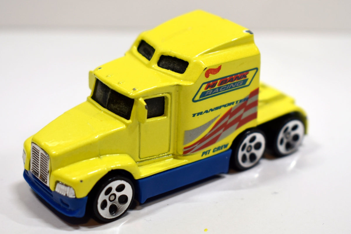 Hot Wheels -  Big Rig  Pit Crew Racing Transporter
