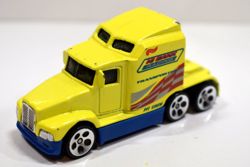 Hot Wheels -  Big Rig  Pit Crew Racing Transporter