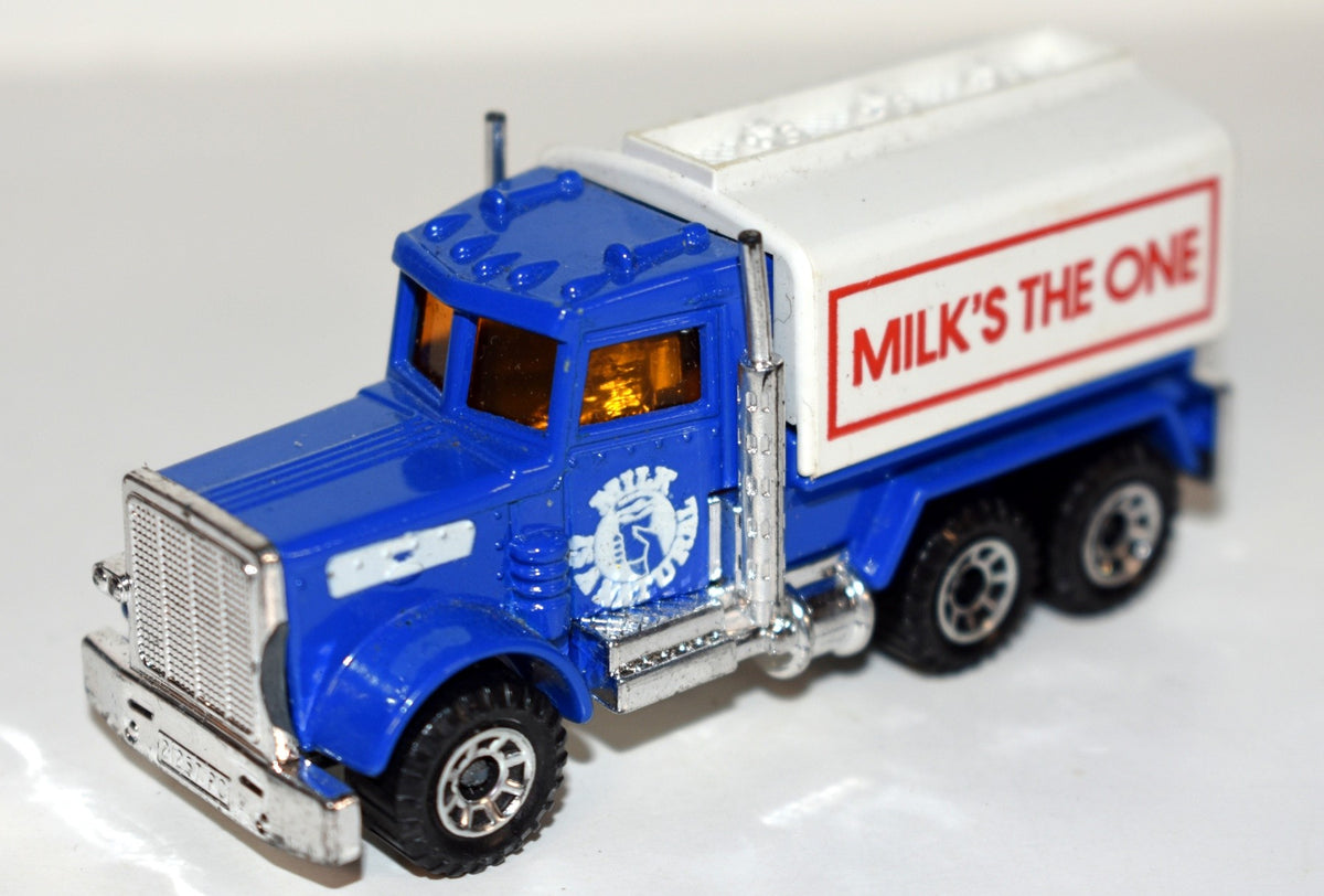 Matchbox - Peterbuilt Milk Tanker (Door Logo)