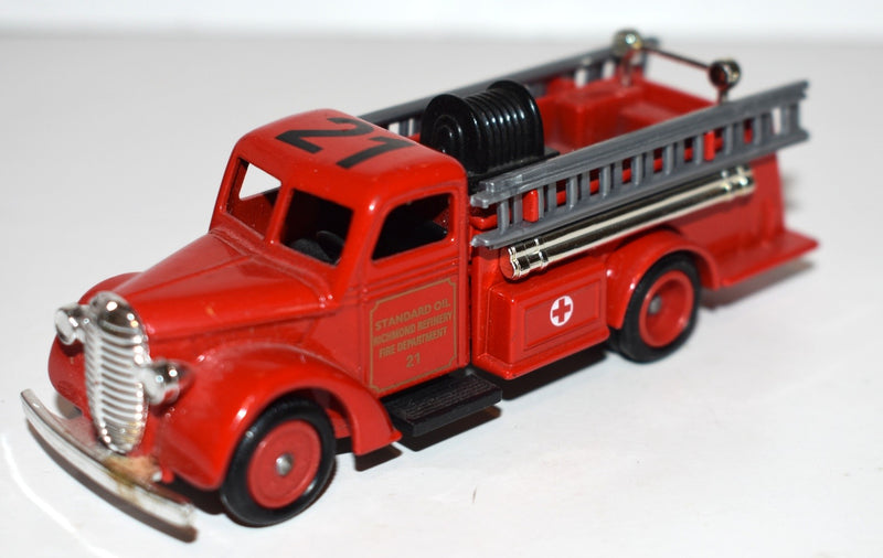 Lledo Days Gone  - 1939 Ford Standard Oil Richmond Refinery Fire Truck