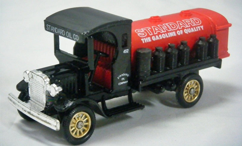 LLedo - 1927 Red Crown Standar Oil Delivery Truck