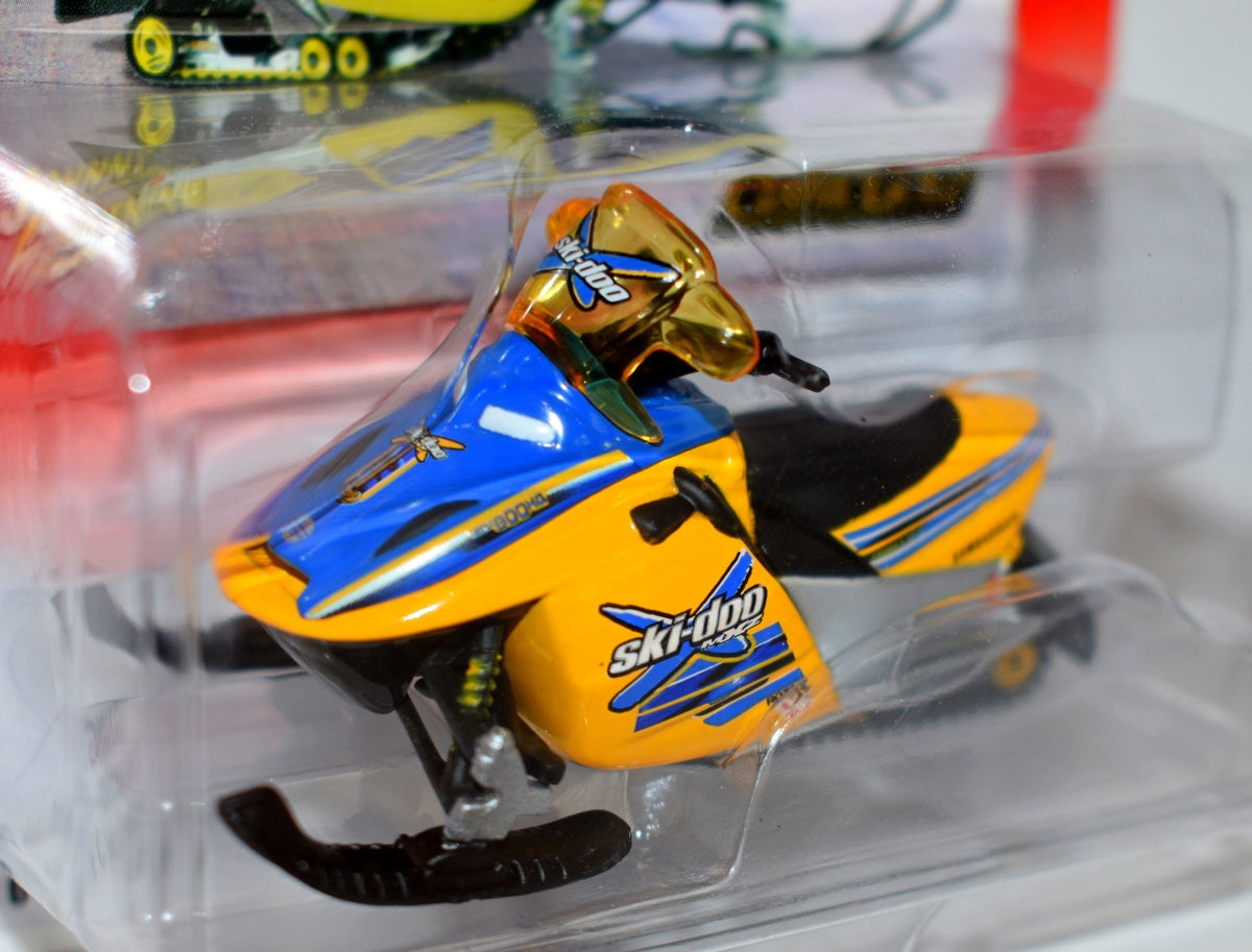 Johnny Lightning Classic Gold - 2004 Ski-Doo MXZ X Formula XP-S