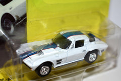 Johnny Lightning Super Chevy - 1965 Chevrolet Corvette Grand Sport