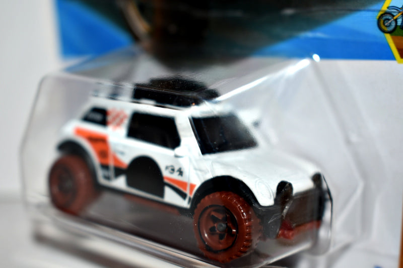 Hot Wheels - Lil Roar - Mini 4x4 Safari