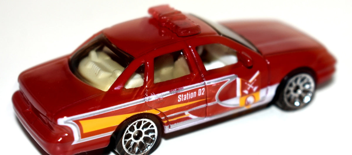 Matchbox - Ford Crown Victoria Fire Chief Car