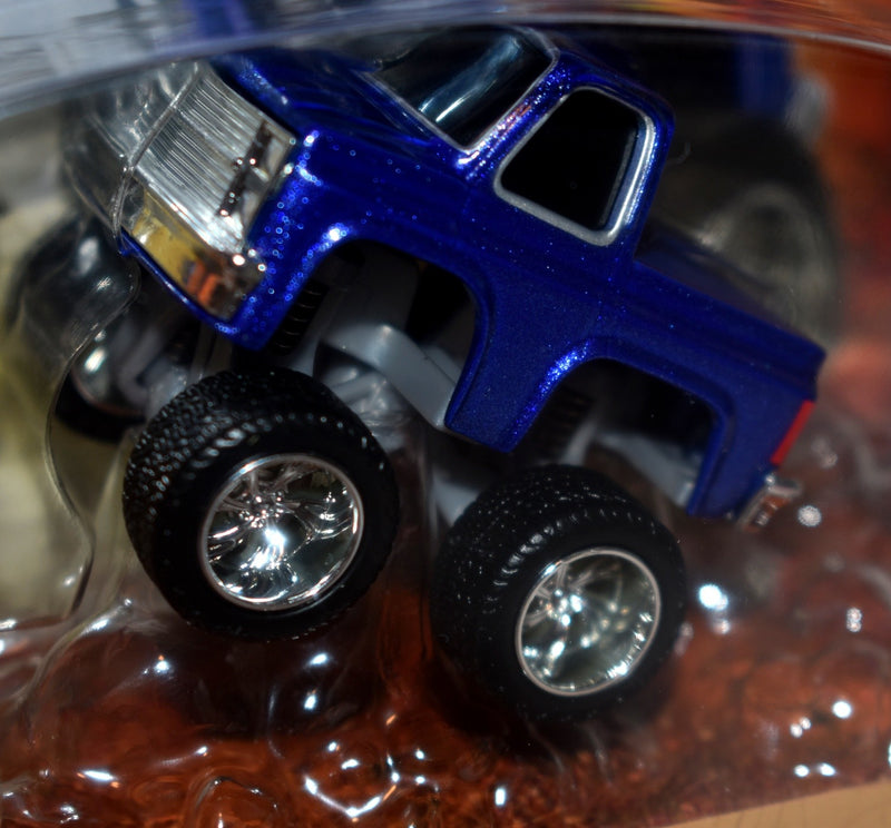 MGA Entertainment - CarTuned Lifted - 1987 Chevy C10 Pickup Truck