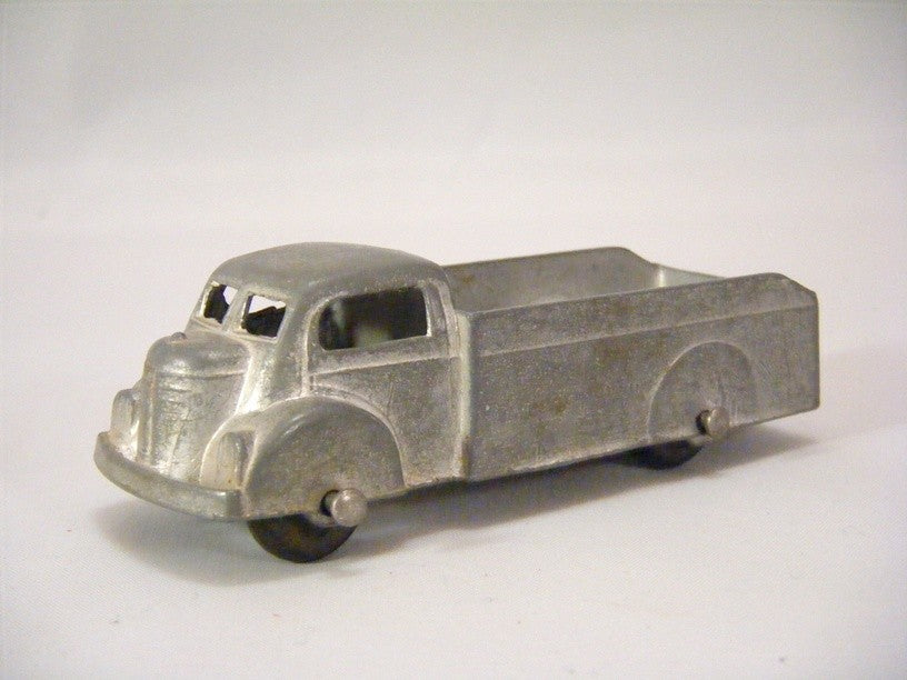 Tootsietoy Post War Box Truck (1947)