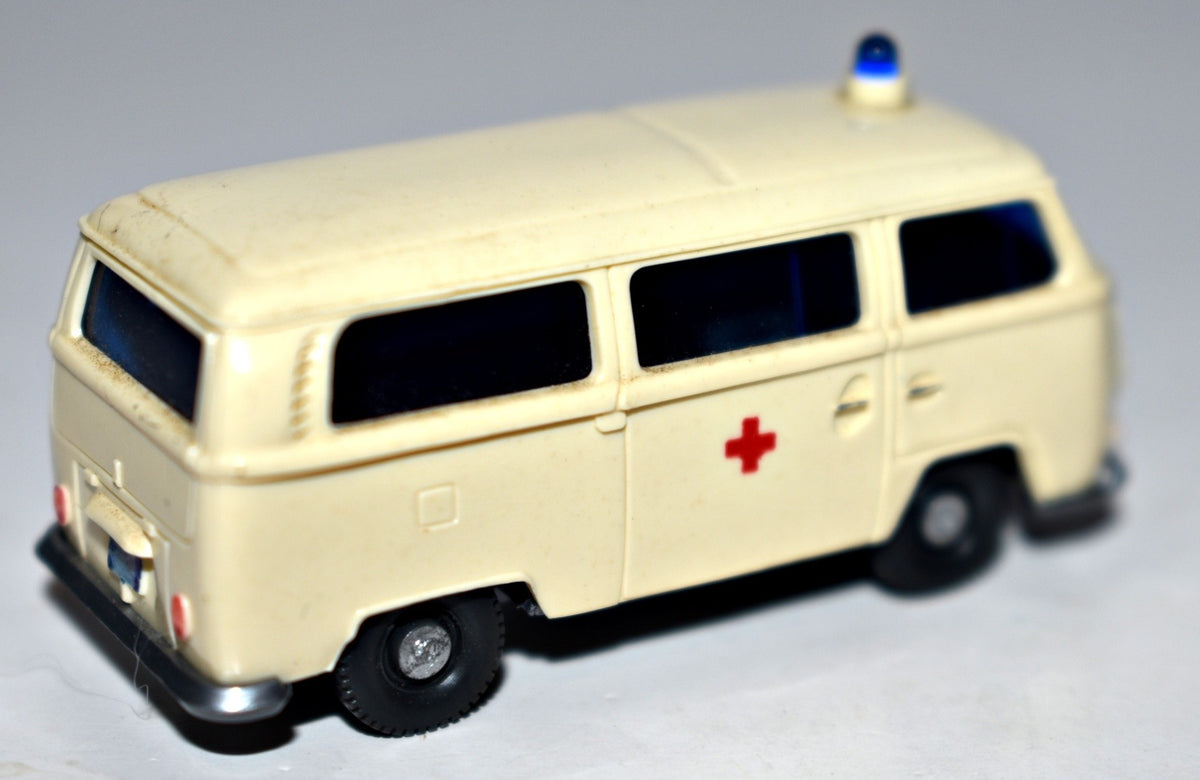 Wiking (HO Scale) 1968 VW T2 Ambulance Van