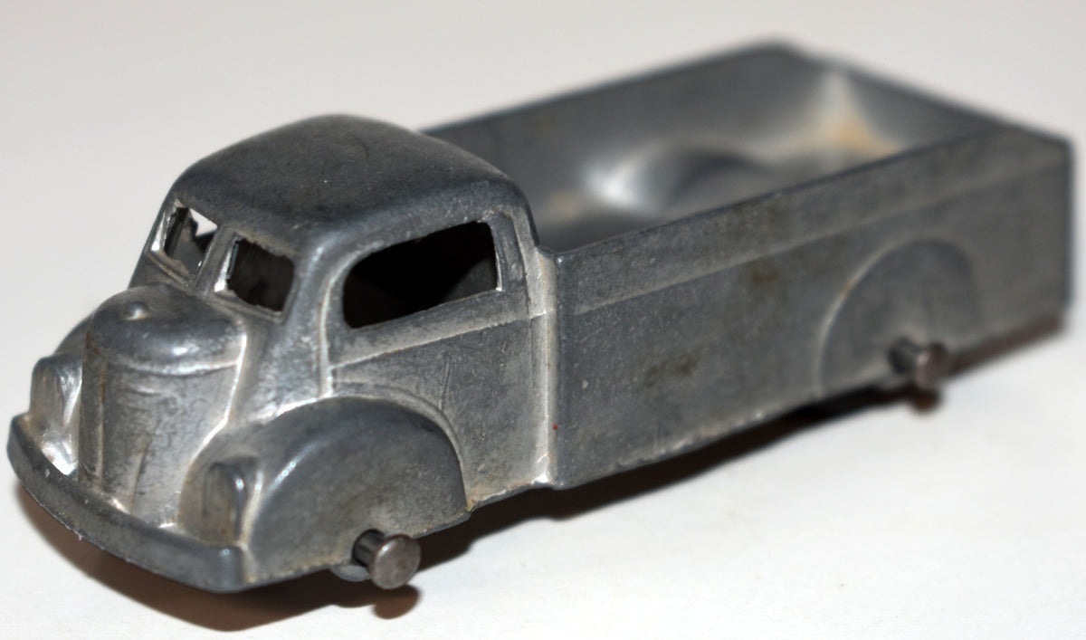 Tootsietoy Post War Box Truck (1947) - 75+ years old!