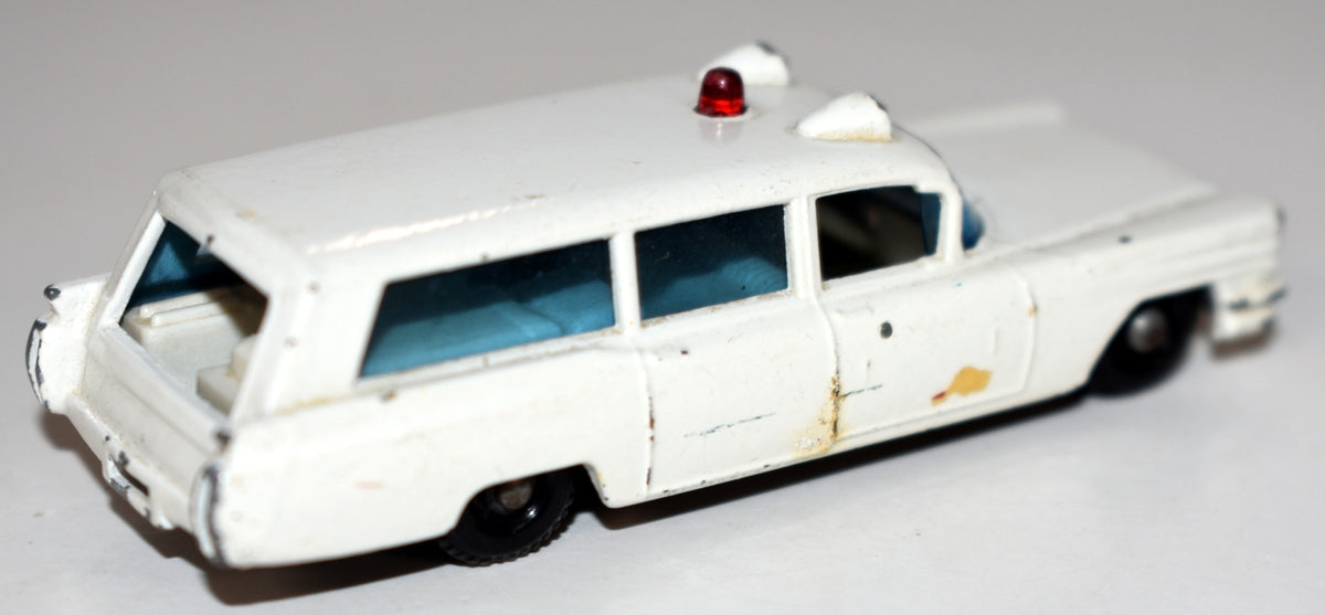 Matchbox Regular Wheels (54B-2) S&S Cadillac Ambulance-2