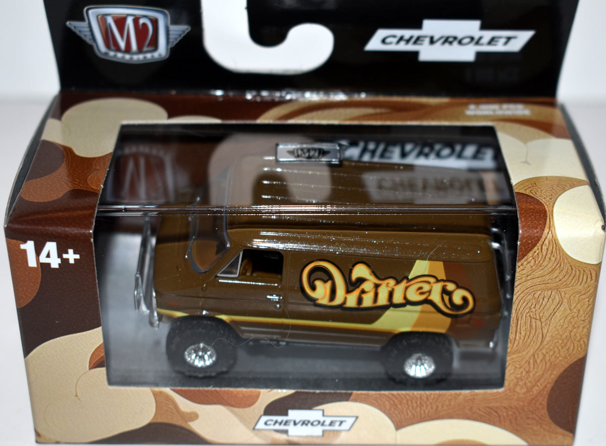 M2 Machines Autothentics -  1971 Chevrolet G10 4x4 Van - Drifter