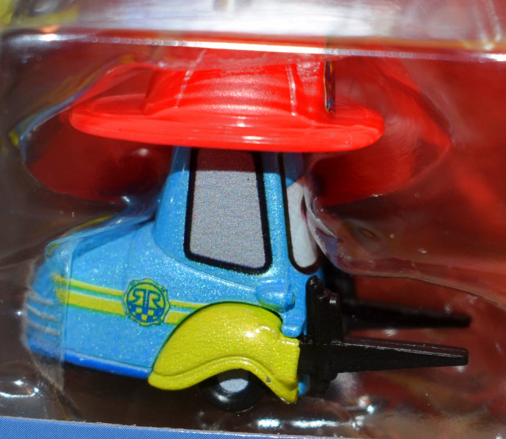 Disney CARS  - Race & Rescue Set - Luigi and Guido - Fiat 500 and Forklift-3