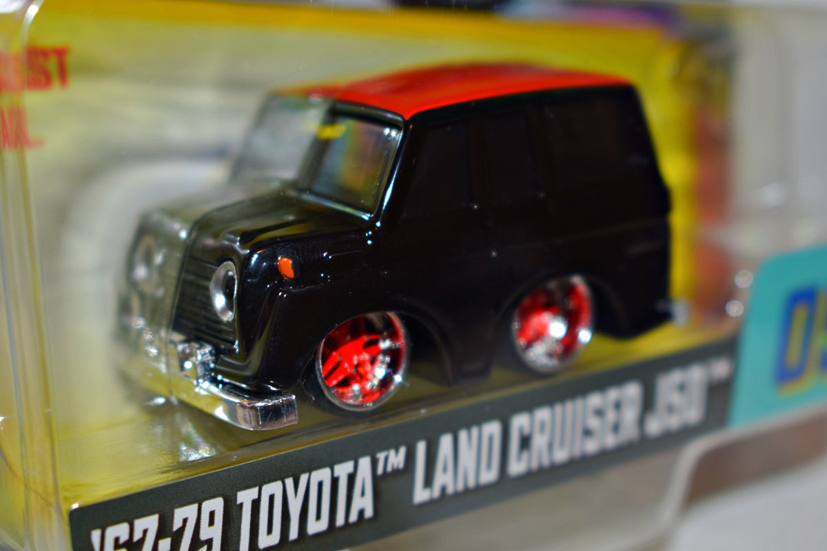 MGA Entertainment - CarTuned - 1960's Toyota Land Cruiser