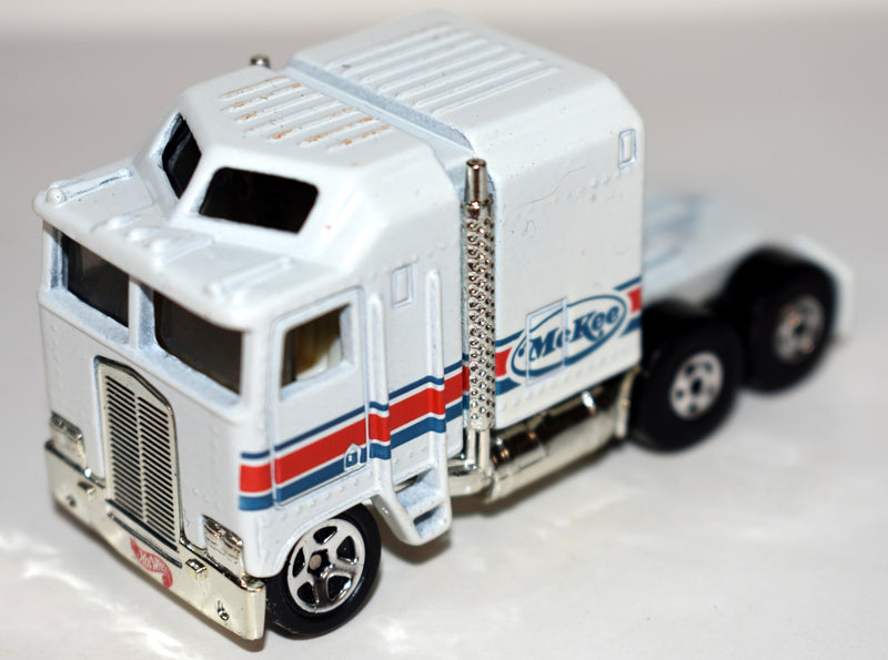 Hot Wheels -  Thunder Roller - Cabover McKee Little Debbie Cab-1
