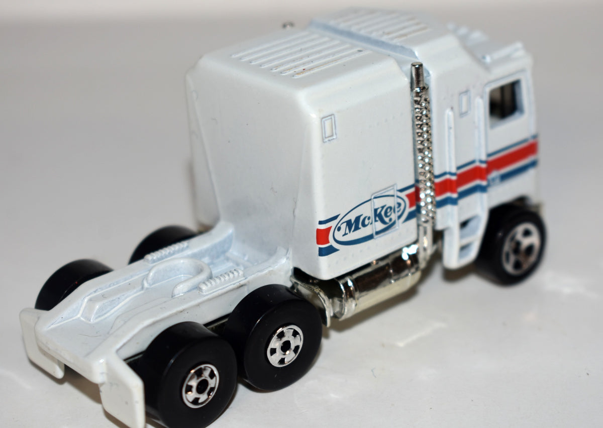 Hot Wheels -  Thunder Roller - Cabover McKee Little Debbie Cab-2