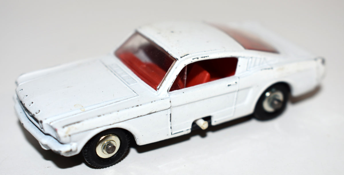 Matchbox Regular Wheels (8E-1) Ford Mustang 2+2 Fastback